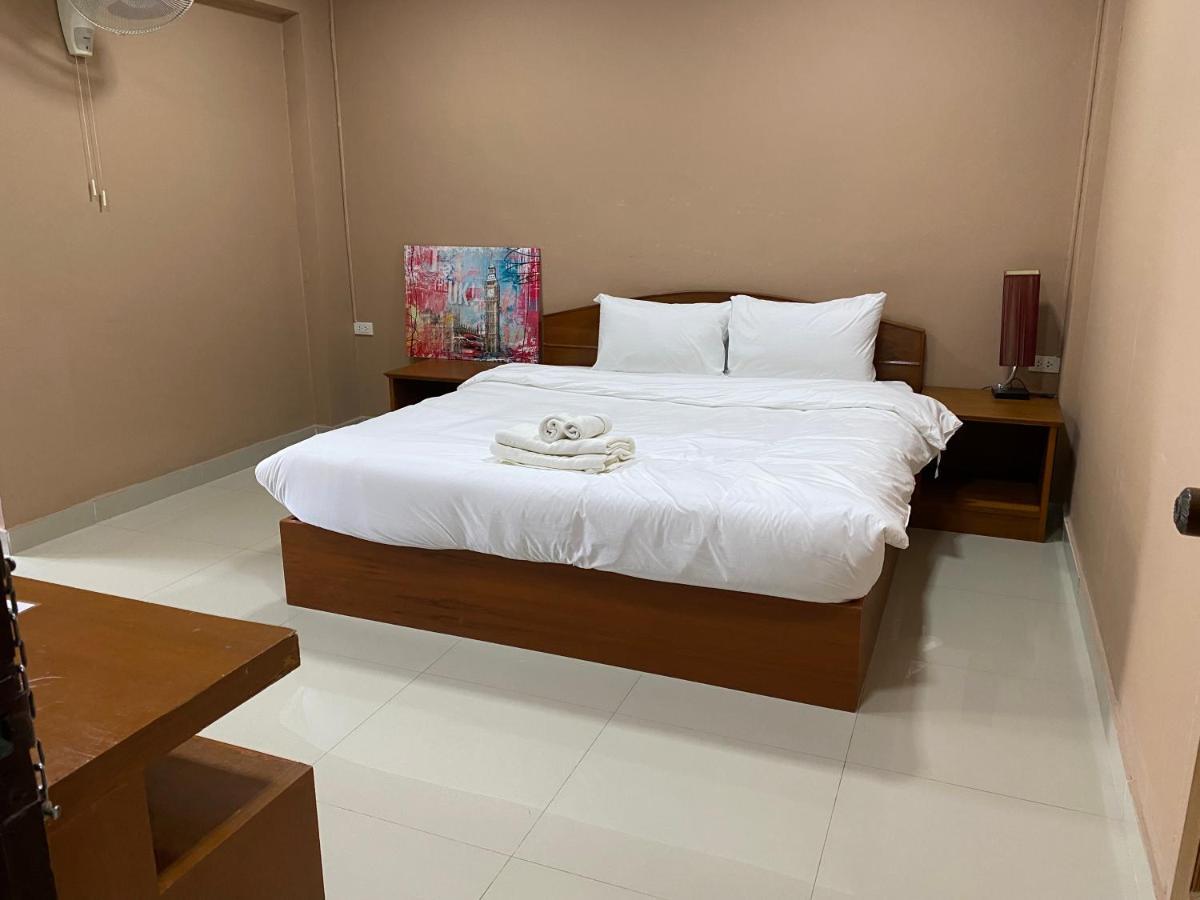 Hug Me Guesthouse Паттая Екстер'єр фото