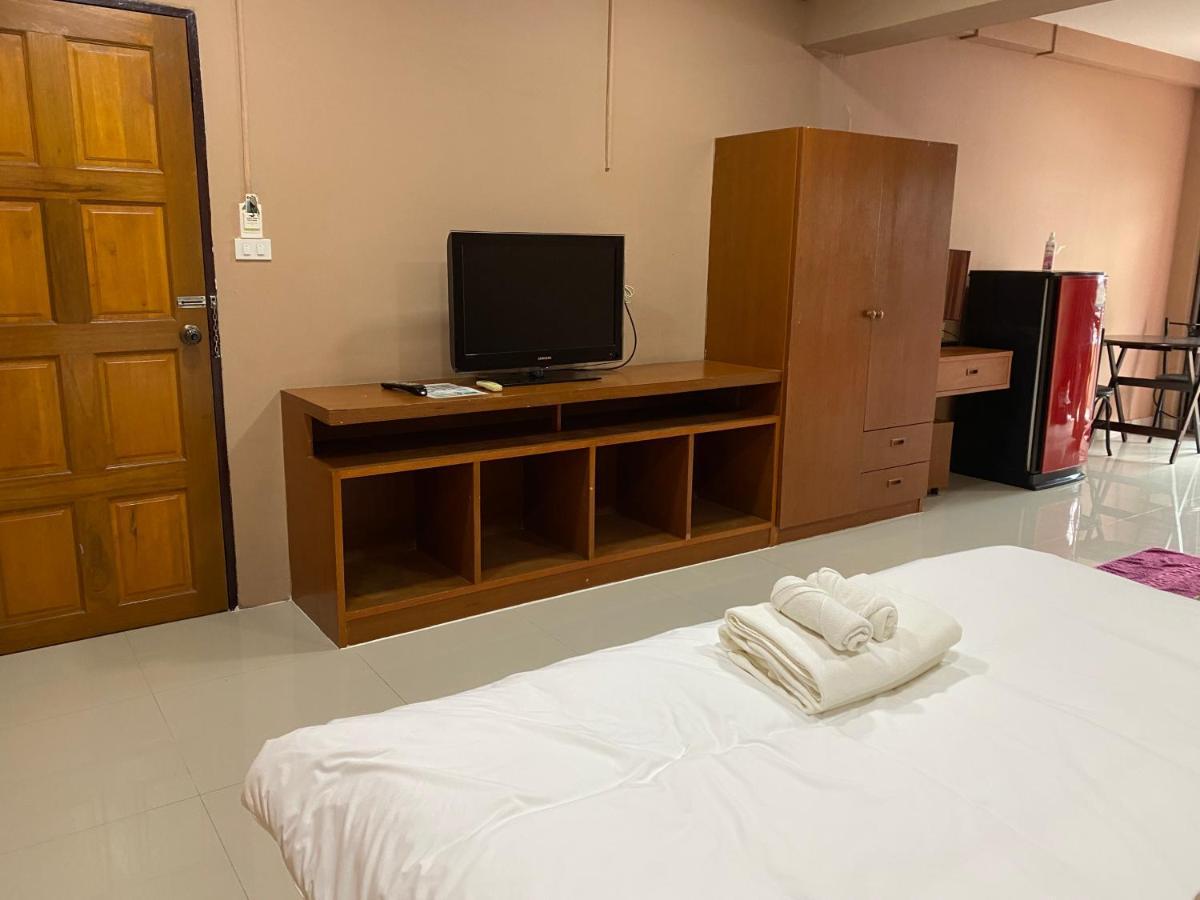 Hug Me Guesthouse Паттая Екстер'єр фото