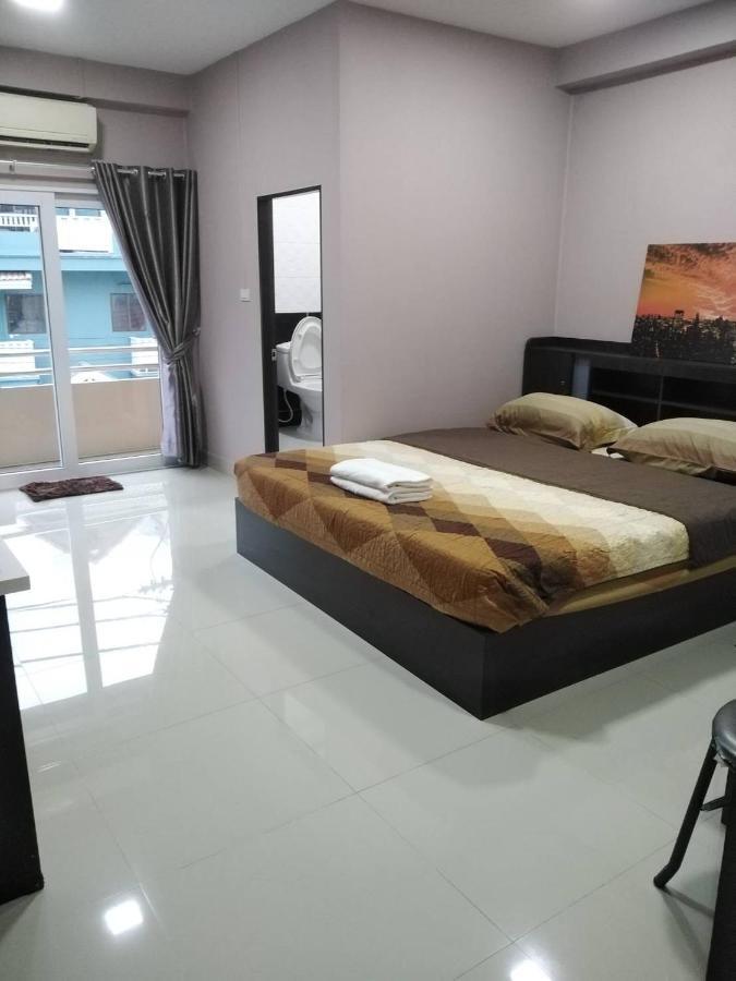 Hug Me Guesthouse Паттая Екстер'єр фото