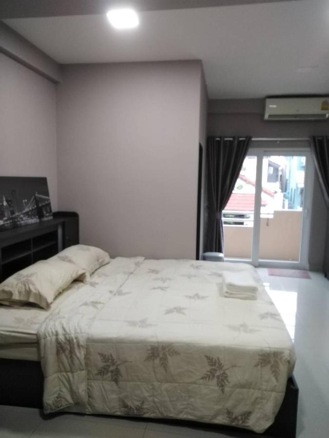Hug Me Guesthouse Паттая Екстер'єр фото