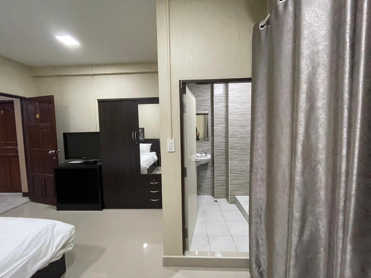 Hug Me Guesthouse Паттая Екстер'єр фото