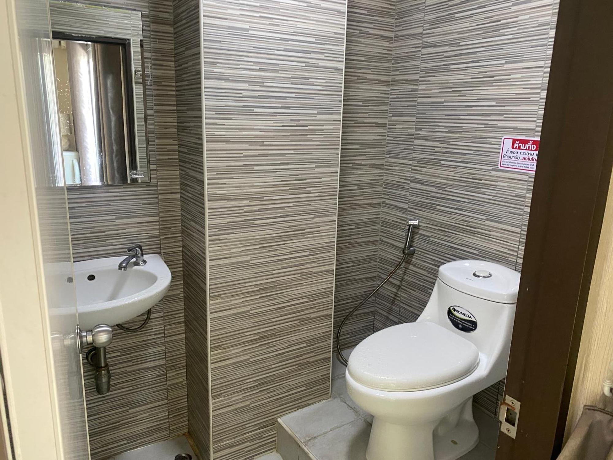 Hug Me Guesthouse Паттая Екстер'єр фото